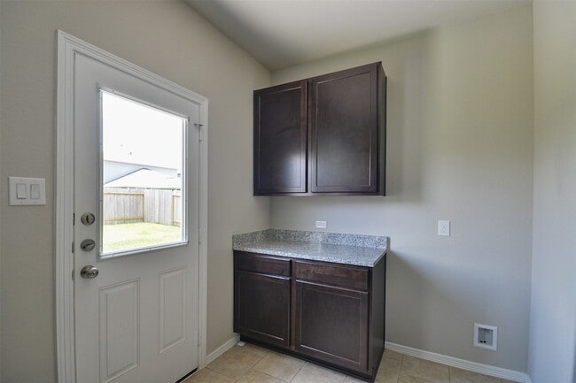Building Photo - 24810 Winema Wds Ln