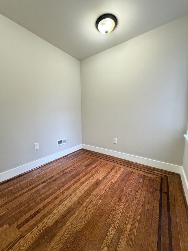 Building Photo - ??? NEWLY RENOVATED 3 BEDROOMS & 2.5 BATH HOUSE LOCATED IN HADDINGTON