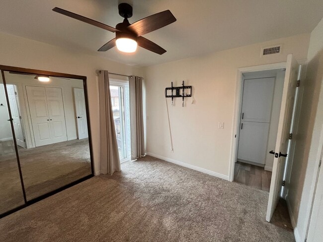 Building Photo - M76 - Rego