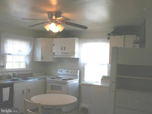 Building Photo - 809 Bancroft Ave