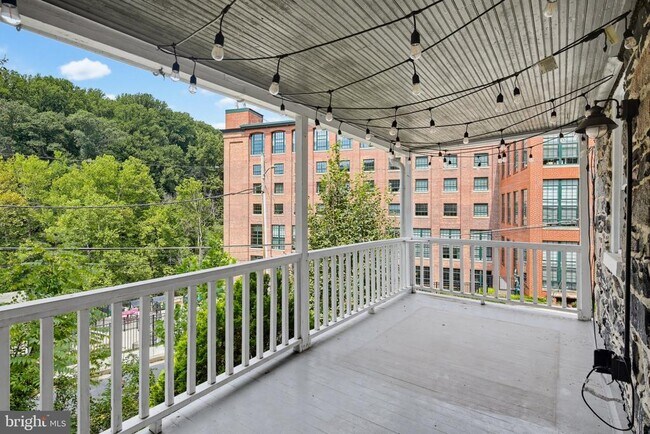 Building Photo - 871 Oella Ave