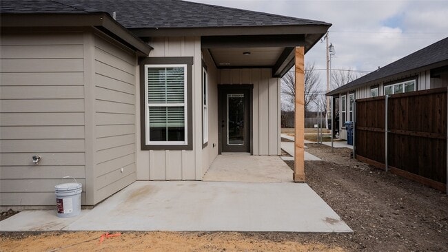 Building Photo - 380 N Dallas St