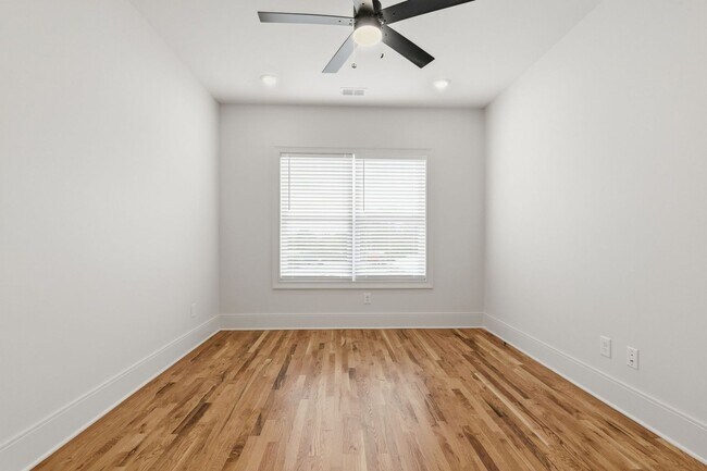 Building Photo - Brand New Build Townhouse in Charlotte Park