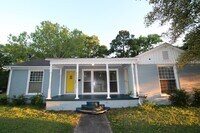 Building Photo - Available-Adorable Large 3 bedroom Home near Downtown!