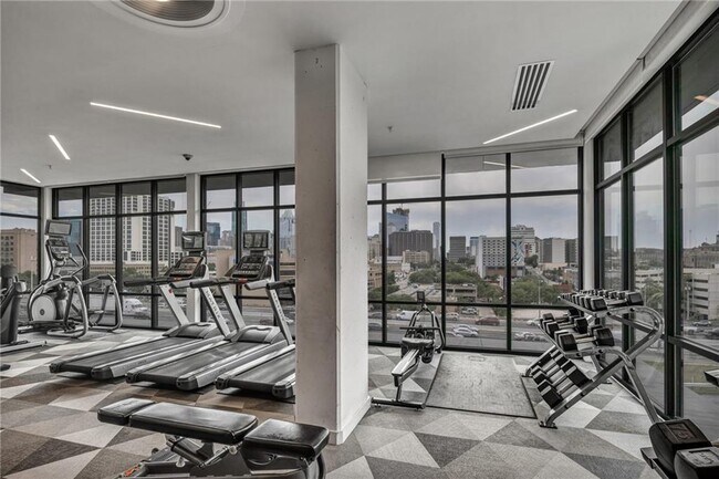 Building Photo - 800 Embassy Dr