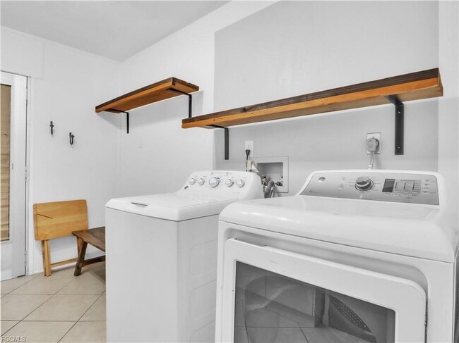 Building Photo - 3859 SE 7th Pl