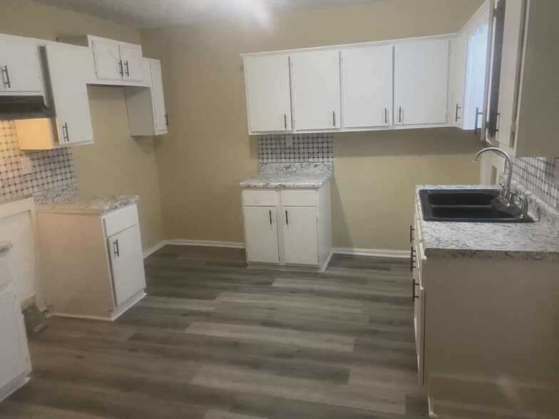 Building Photo - 95 W Mallory Ave