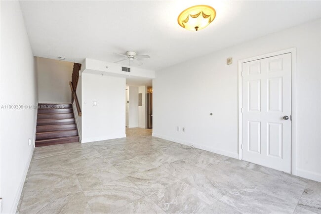 Building Photo - 280 SW 20th Rd