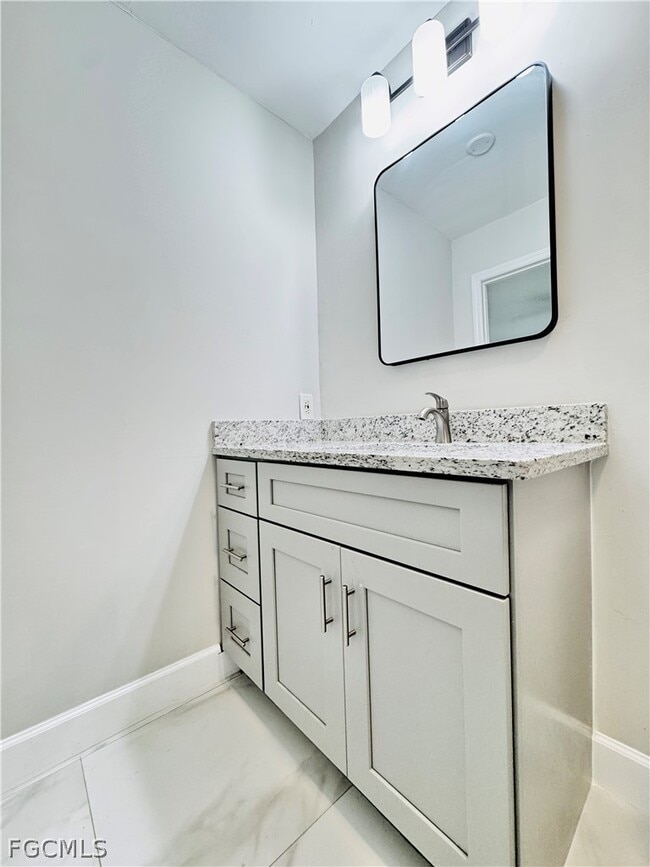 Building Photo - 5015 Lee Blvd