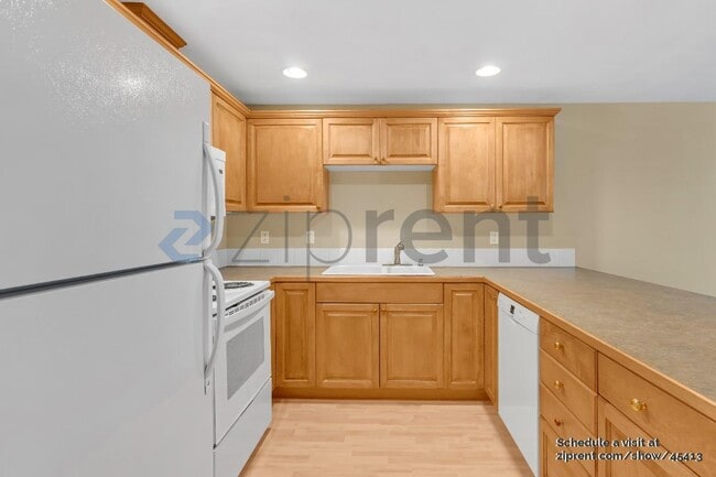 Building Photo - 13926 NE 7th Ct