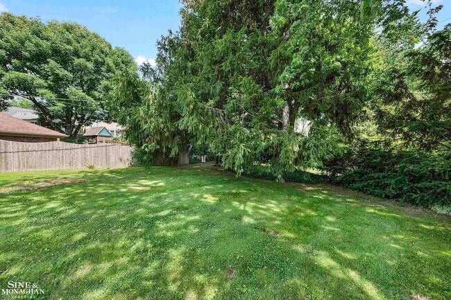 Building Photo - 276 Lewiston Rd