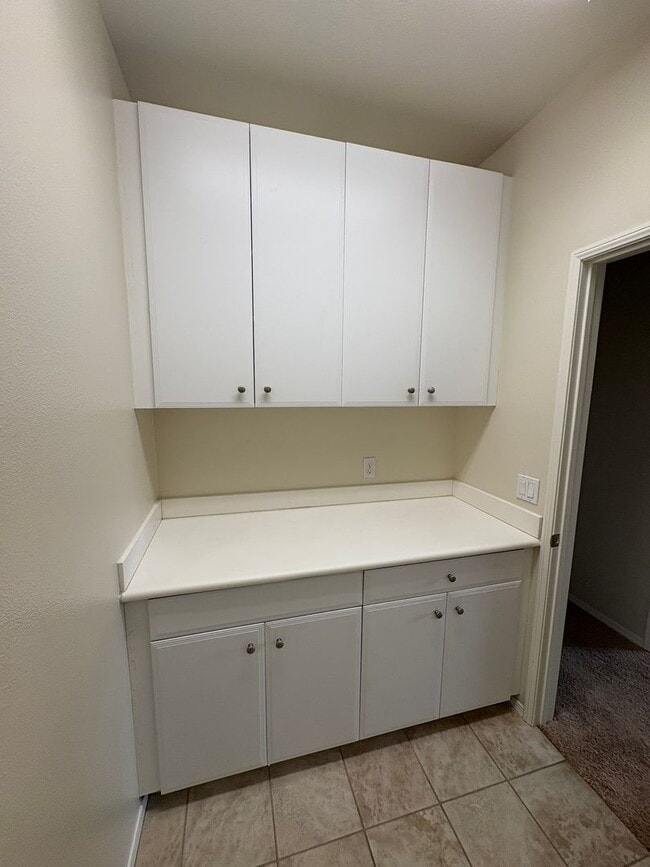 Building Photo - Stunning Home in a Desirable Gated Community