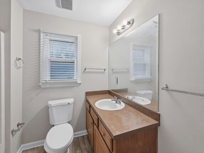 Building Photo - Fantastic 4 bedroom 2 bath home - Housing Vouchers Accepted