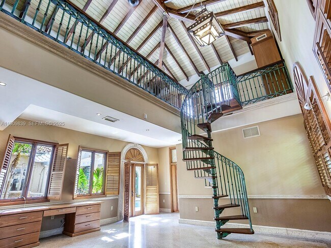 Building Photo - 3504 Banyan Cir