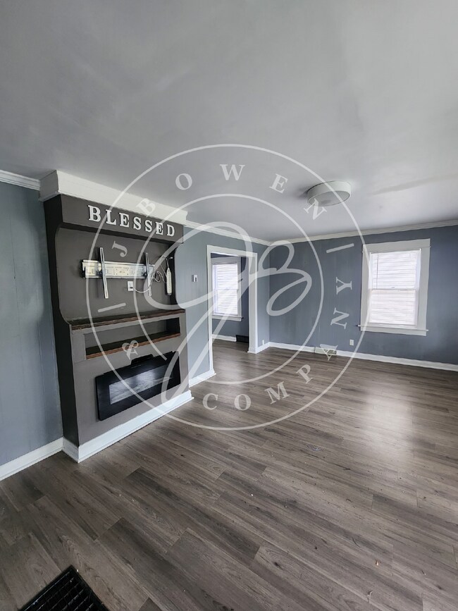 Building Photo - Spacious & Updated 3 Bed, 1.5 Bath Home – ...