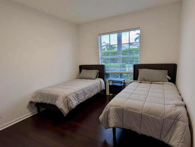Building Photo - 9549 Aegean Dr
