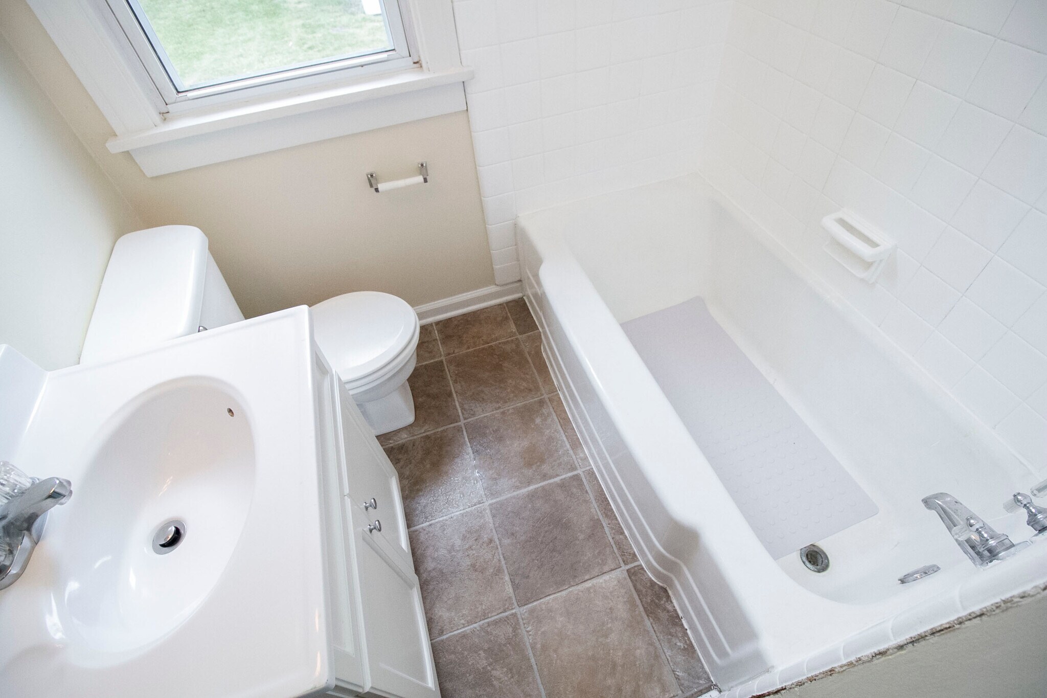 Building Photo - 2016 Balkan Pl