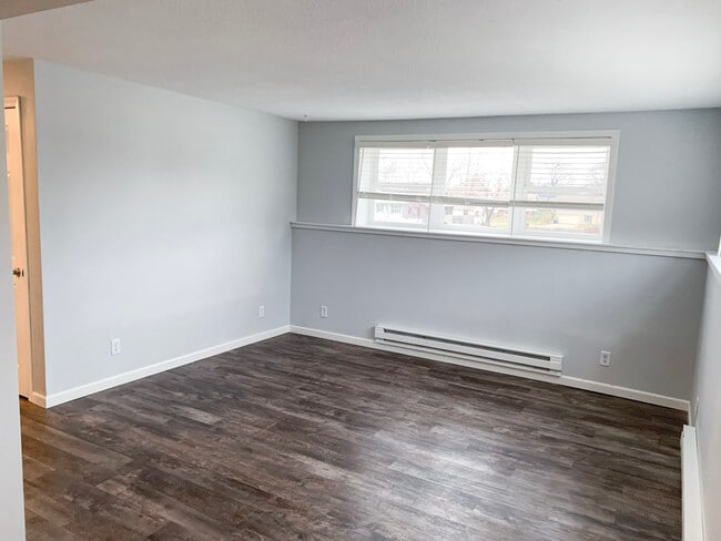 Living room - 214 Larch Ave