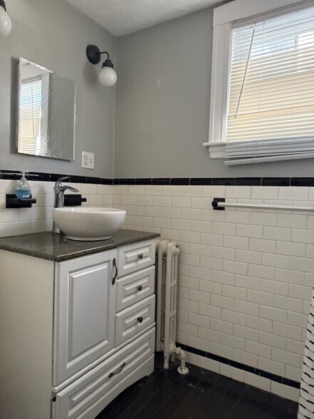 Building Photo - 106 Rockland St