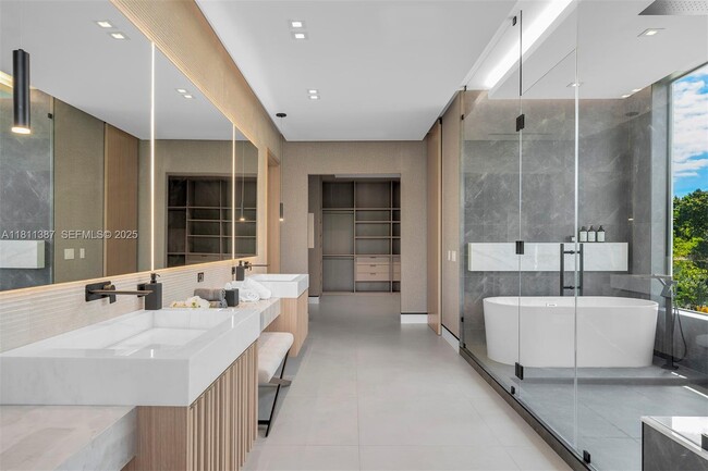 Building Photo - 12500 SW 64th Ave