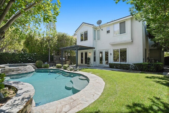 Building Photo - 6077 Mandeville Pl