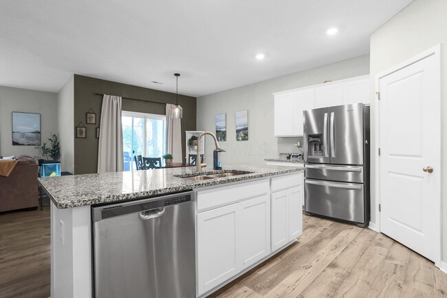 Building Photo - 383 Kells Ct E