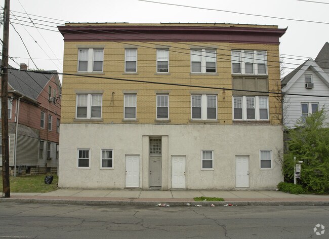Primary Photo - 1755 Stratford Ave