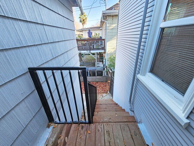 Building Photo - 811 V St