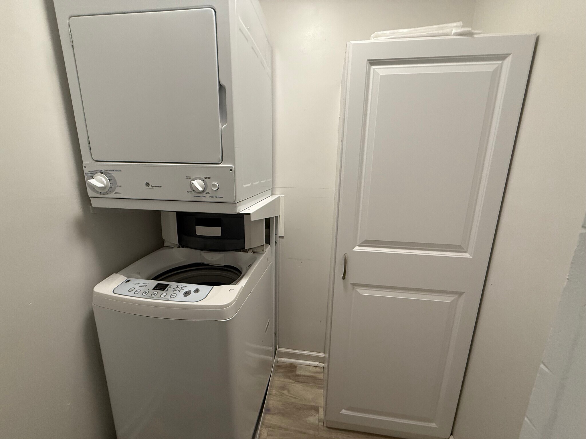 Building Photo - 607 1st Ave