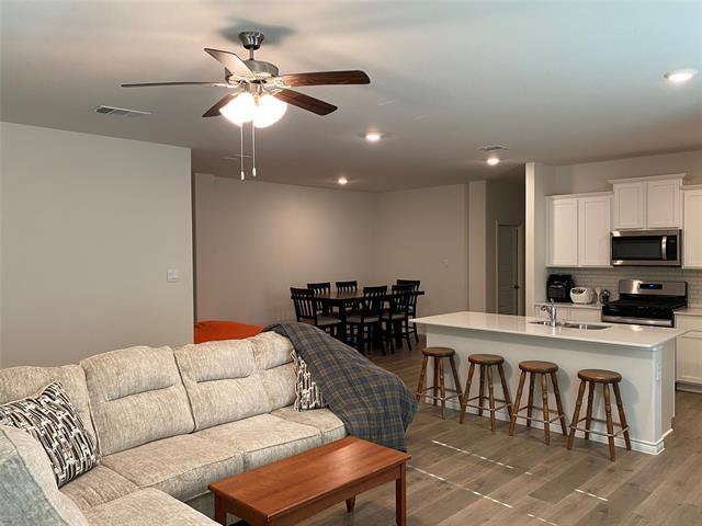 Building Photo - 9809 Autumn Leaves Ln
