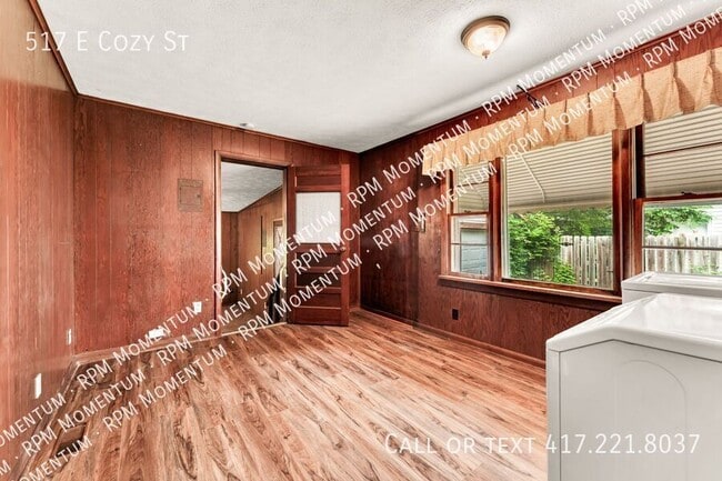 Building Photo - 517 E Cozy St