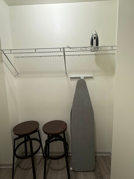 Building Photo - 334 W Schiller St