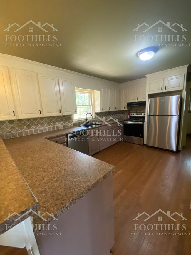Building Photo - Charming 3BR/2BA Home in Stone Haven