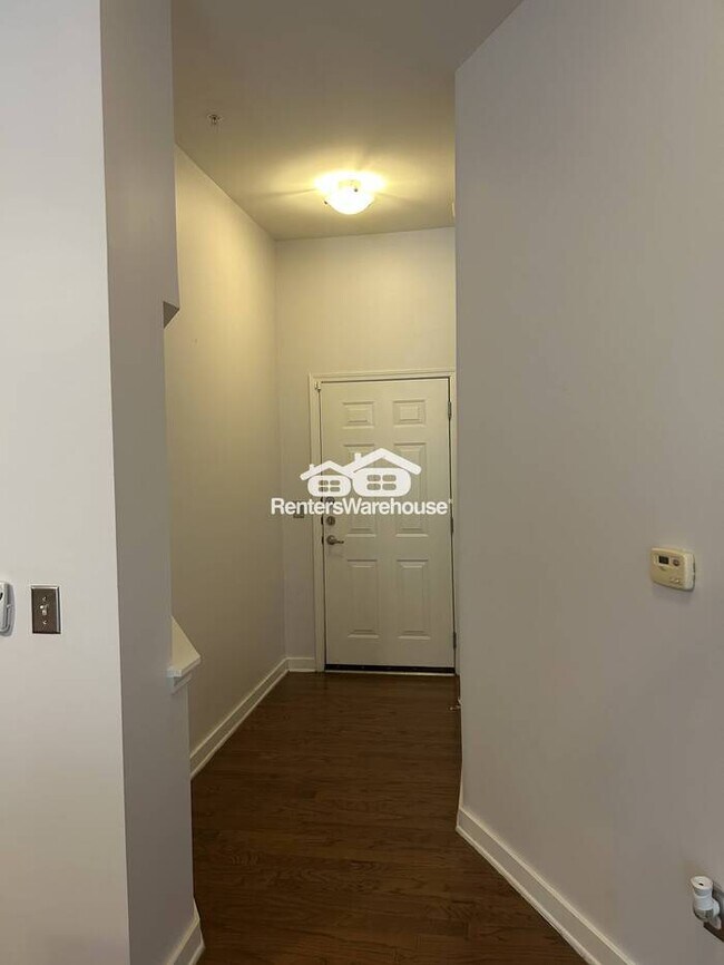 Building Photo - Perfectly located 2-bedroom 2 bath Condo