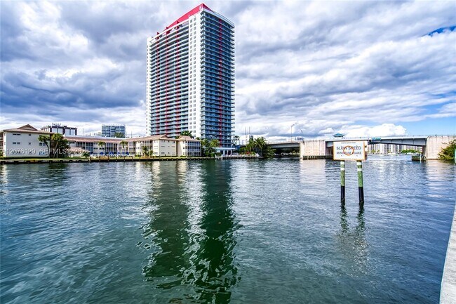 Building Photo - 1833 S Ocean Dr