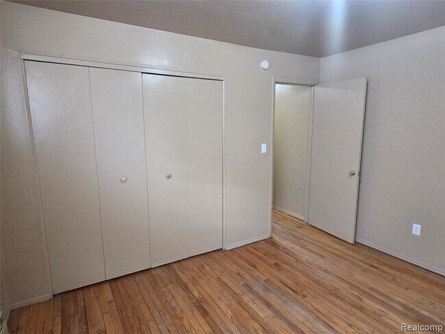 Building Photo - 15080 Greenfield Rd