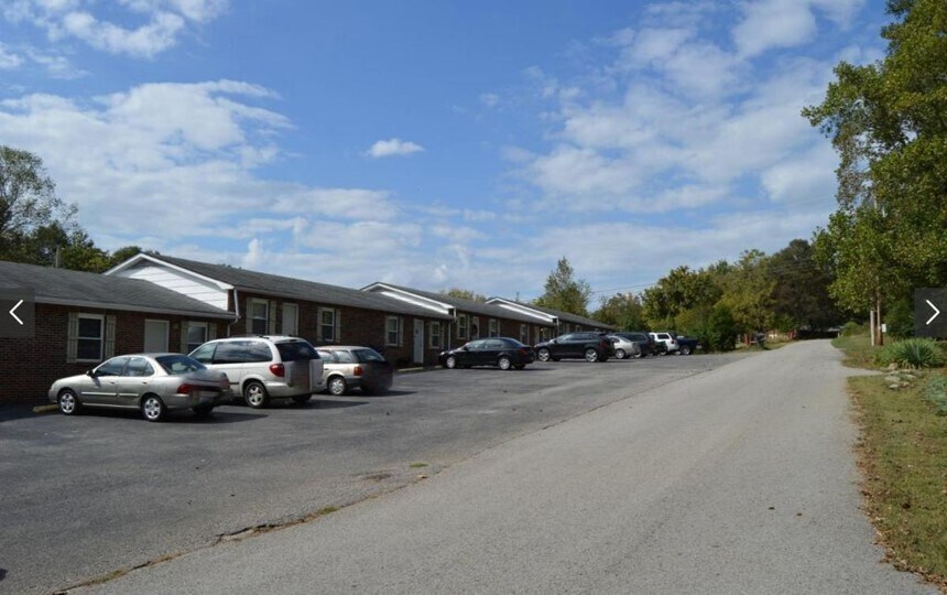 Building Photo - 2301 Lakeland Dr