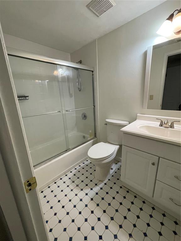 Building Photo - 16131 Manorwood Cir