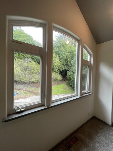 Building Photo - 7181 Thorndale Dr