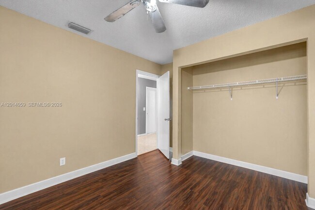 Building Photo - 1308 E Glen Oak Rd