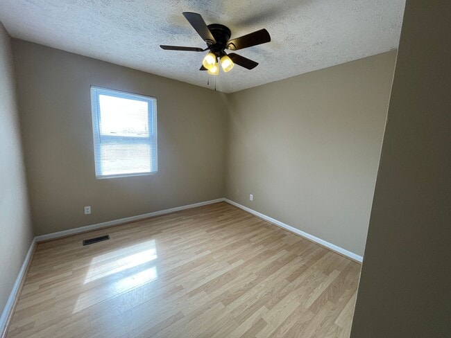 Building Photo - Old Forest Rd Area Townhouse