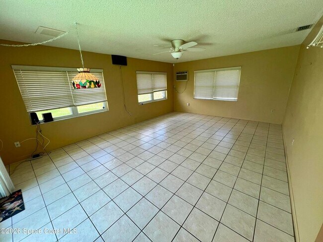 Building Photo - 1497 Krin Ct NE