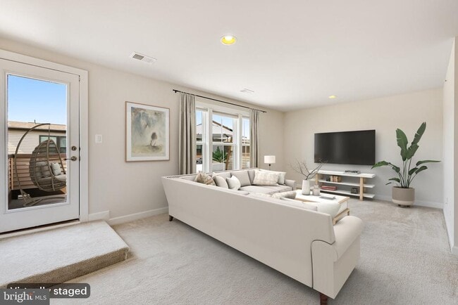 Building Photo - 43372 Whitehead Ter