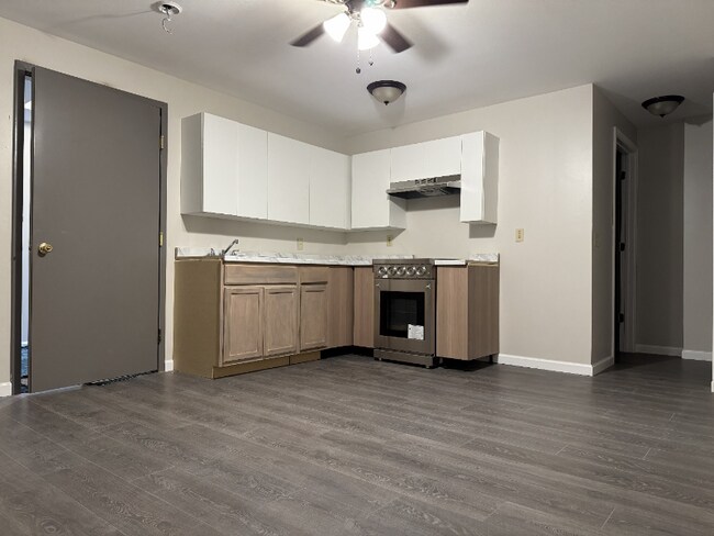 Building Photo - 355 S Main St