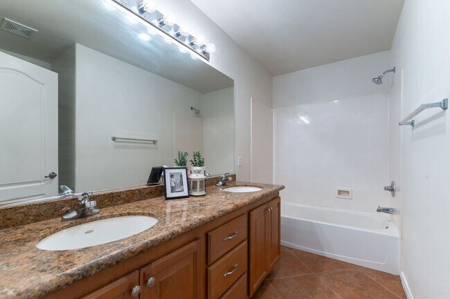 Building Photo - Summerlin West Resort Style Home