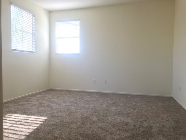 Building Photo - 32986 Terrace Dr