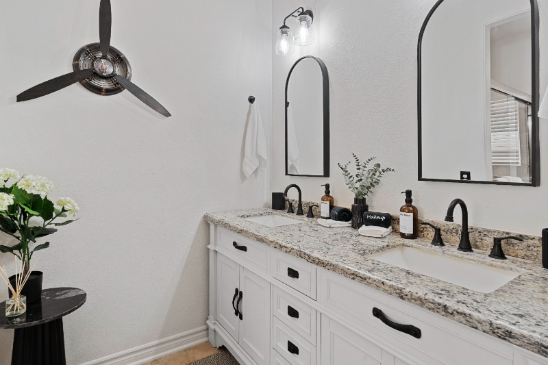 Building Photo - 26947 Hillsborough Pkwy