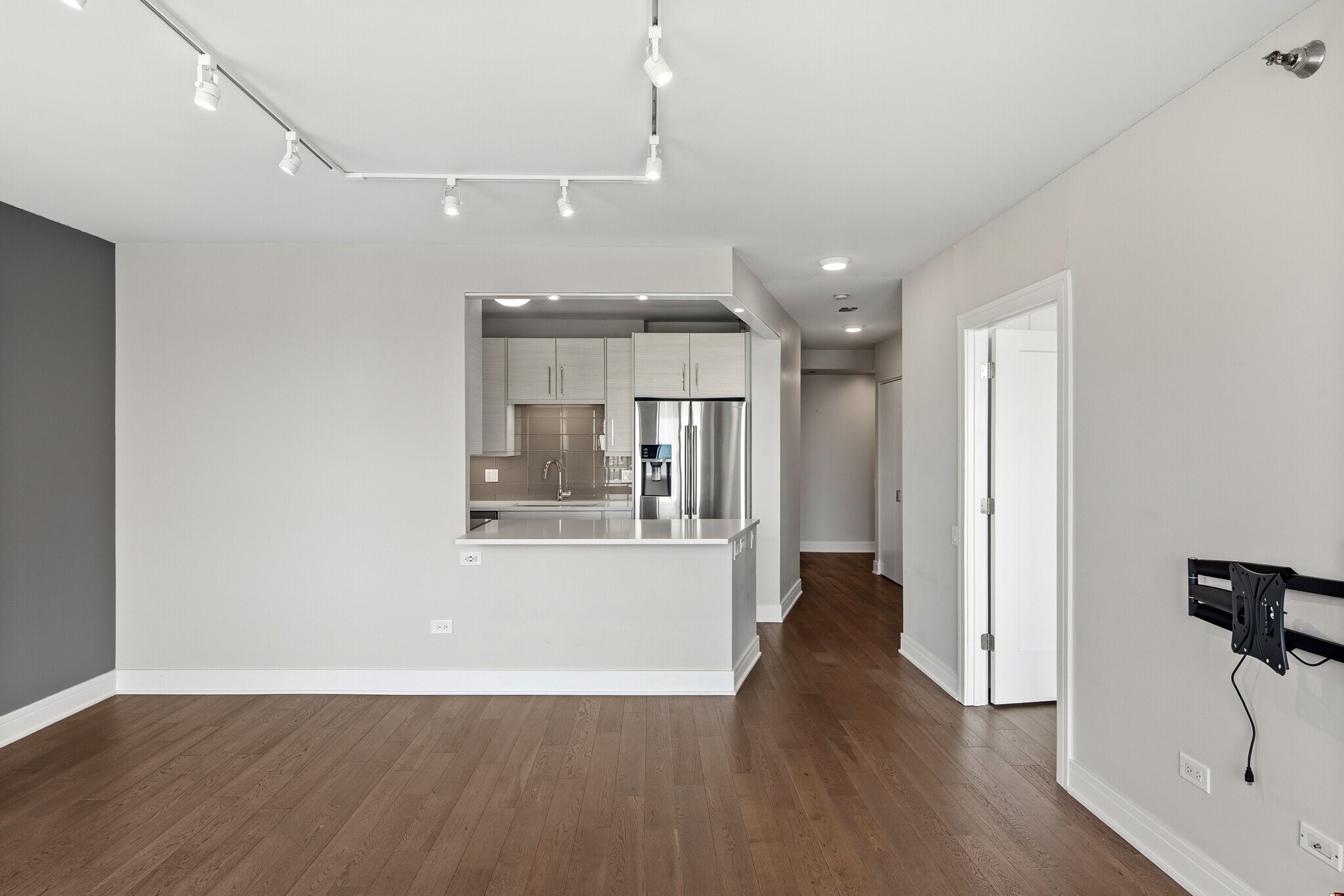 Building Photo - 400 N La Salle Dr
