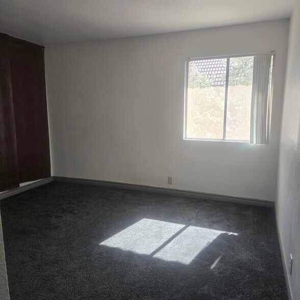 Building Photo - 5080 Indian River Dr