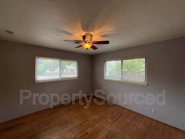 Building Photo - 1537 Maplewood Dr